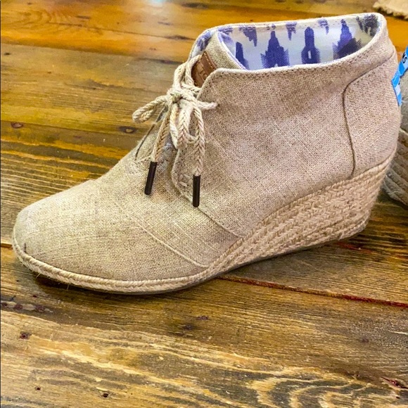 TOMS  Linen Hemp Boot Wedges! - Picture 3 of 16